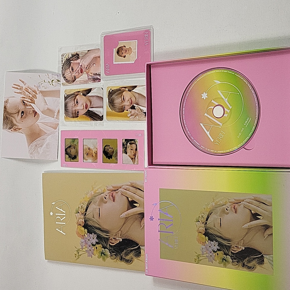 K-Pop Yerin Aria includes Photobook Photocards Film Photocard Fan CD